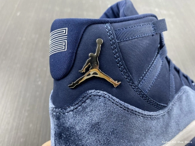 Kicked Out Shoe Store 11 Jordan Midnight Air Navy Velvet AR0715-441 WMNS 0815